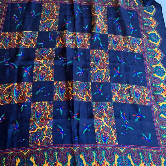 Beautiful Blue bird scarf - Picture 7 of 8